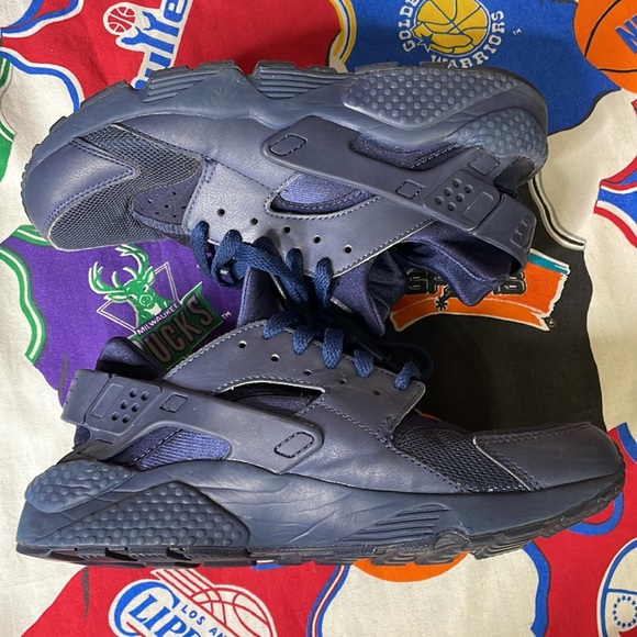 Nike Men's Air Huarache Triple Navy Blue - Picture 2 of 6